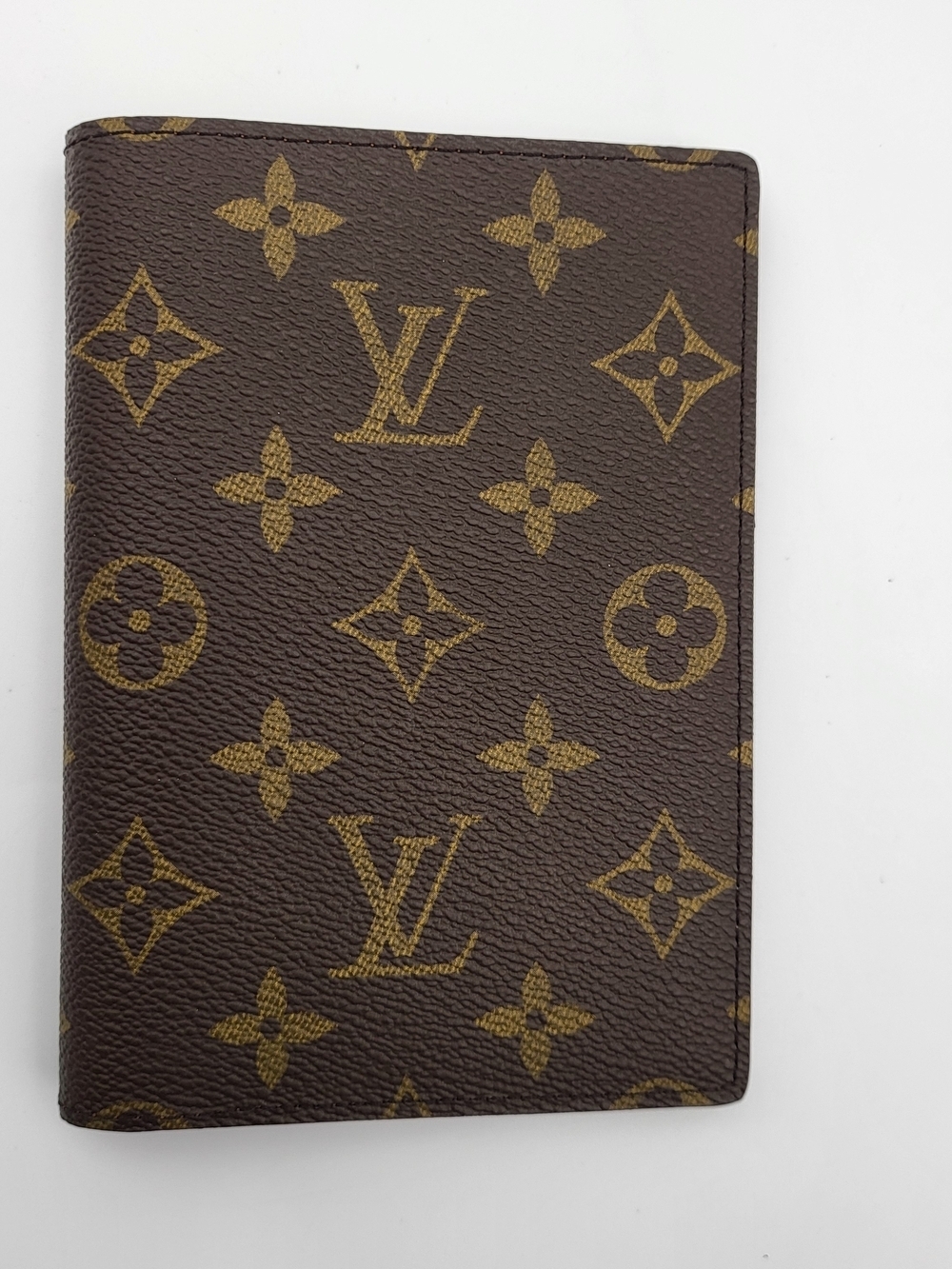 LOUIS VUITTON Monogram Canvas Passport Cover.Authentic..